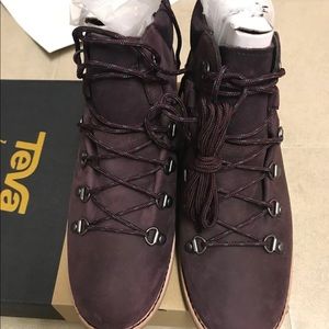 NEW TEVA outdoor leather boots women’s.